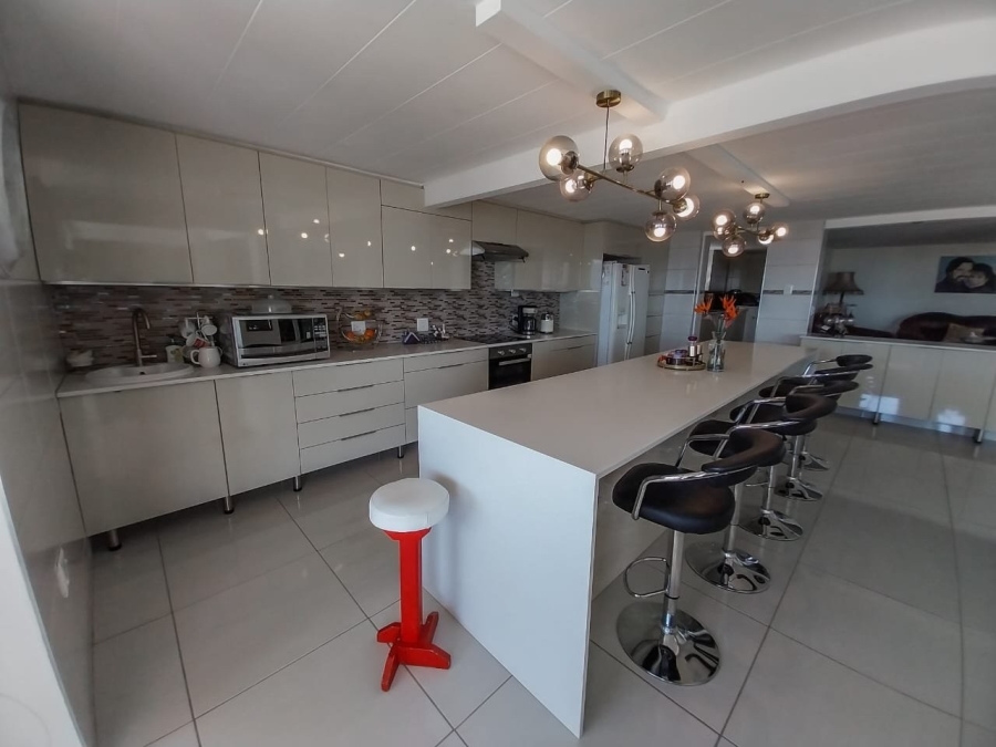 5 Bedroom Property for Sale in Meerhof North West